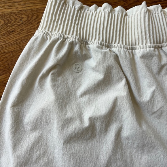 Lululemon Stretch Woven Ruffle-Waist High-Rise Short 9" - Picture 7 of 14